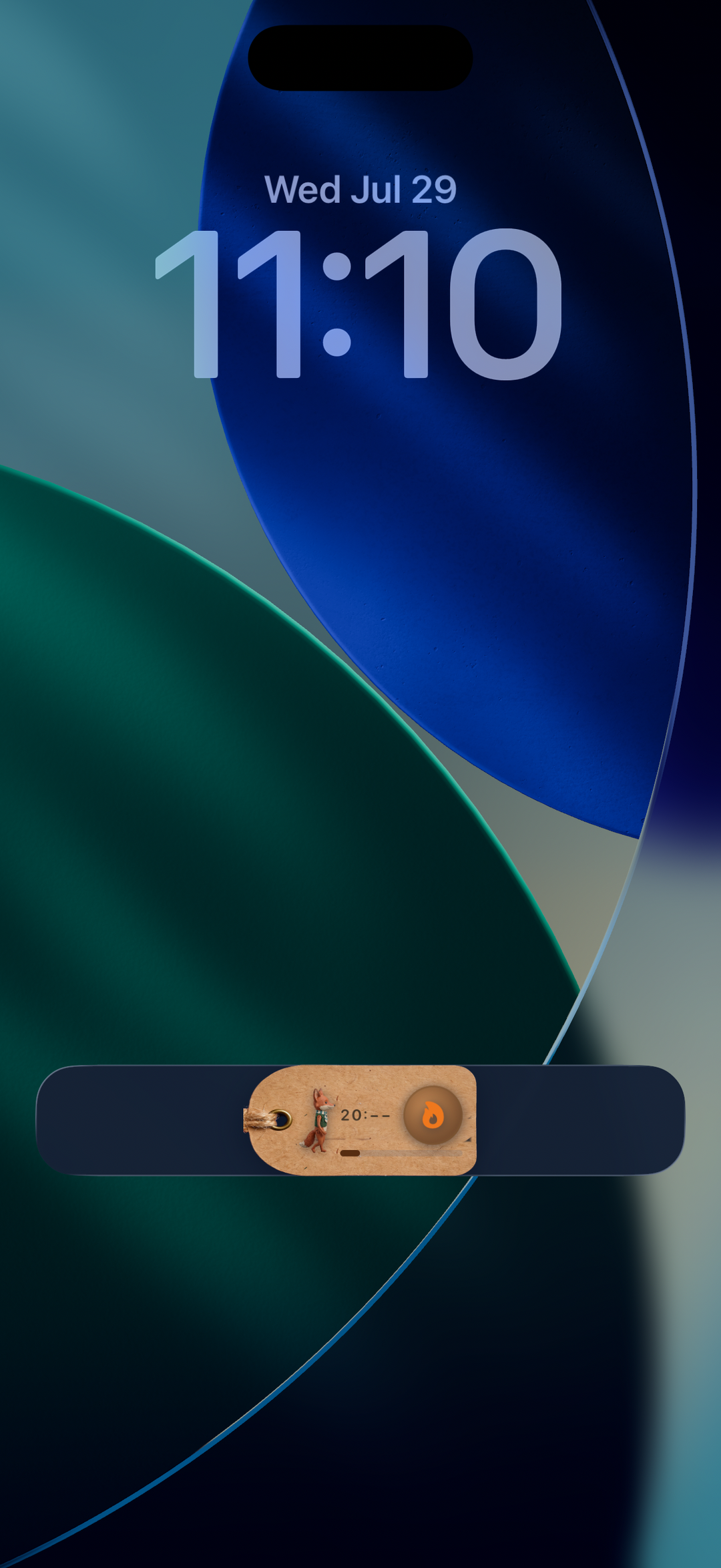 Bruno's Trail Live Activity on the Lock Screen: a kraft luggage-tag timer showing the walk in progress.